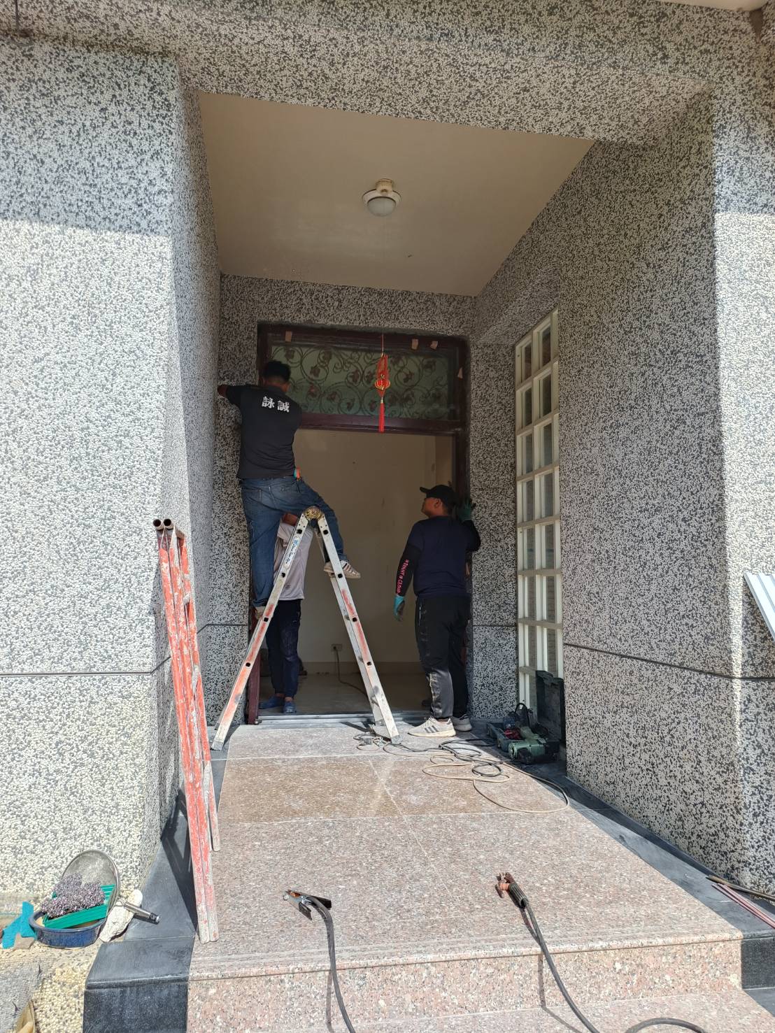 花蓮吉昌一街-鍛造大門移位